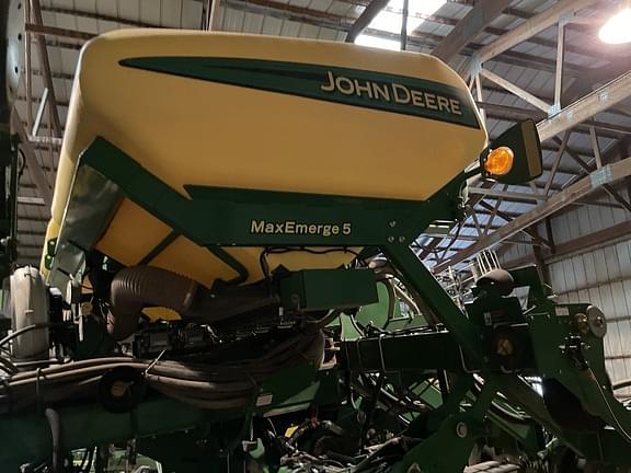 Image of John Deere 1795 equipment image 3