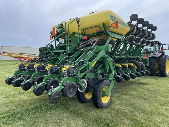Image of John Deere 1795 equipment image 4