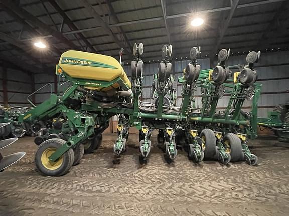 Image of John Deere 1795 equipment image 1