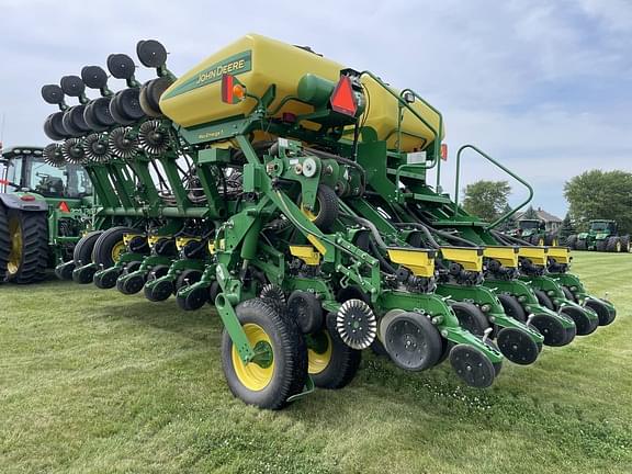 Image of John Deere 1795 equipment image 2