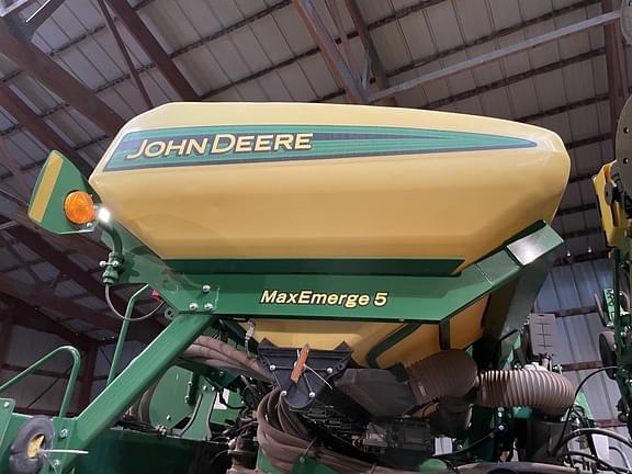 Image of John Deere 1795 equipment image 2