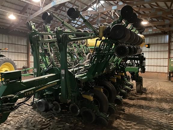Image of John Deere 1795 equipment image 4