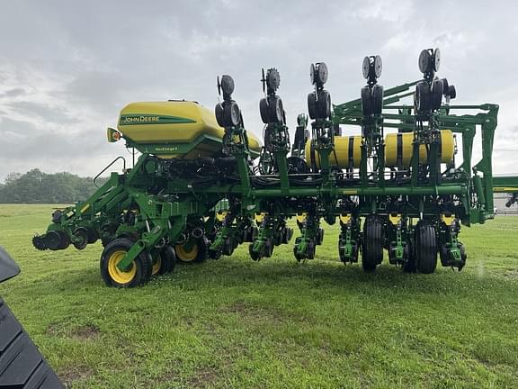 Image of John Deere 1795 equipment image 2