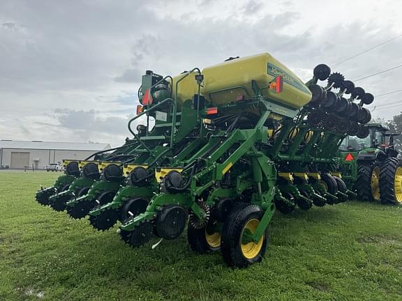 Image of John Deere 1795 equipment image 3