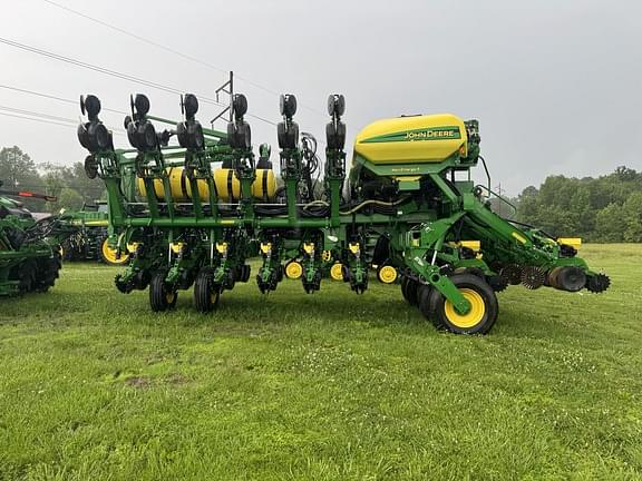 Image of John Deere 1795 equipment image 1