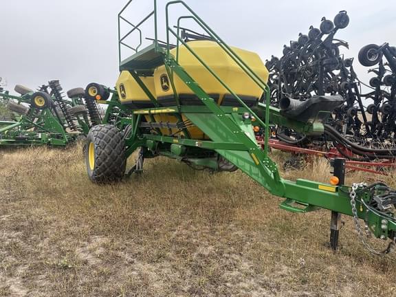 Image of John Deere 1890 equipment image 1