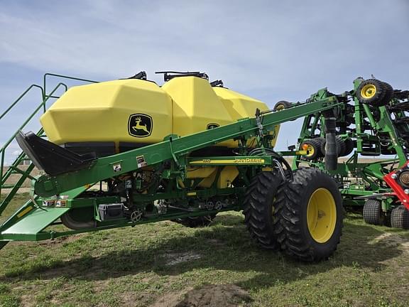 Image of John Deere 1890 equipment image 2