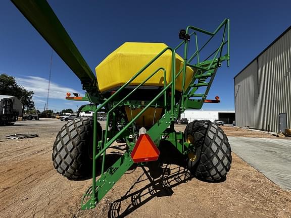 Image of John Deere 1890 equipment image 3