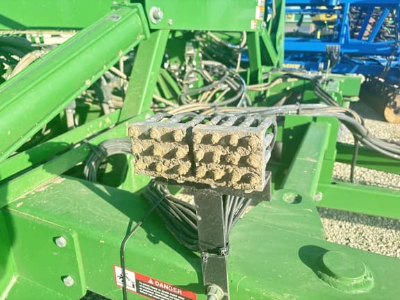 Image of John Deere 1890 equipment image 2