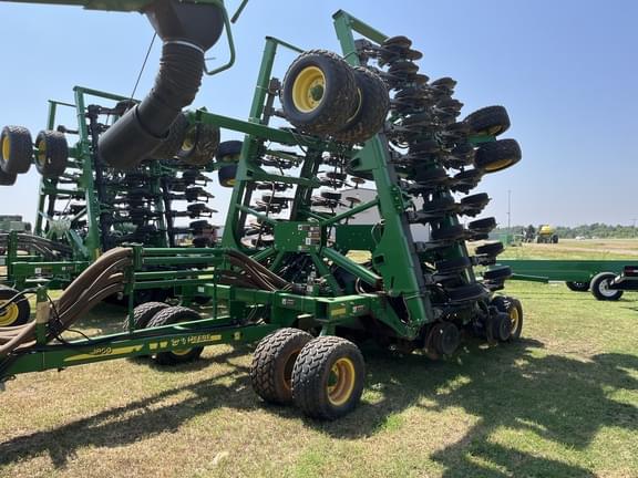 Image of John Deere 1890 equipment image 1