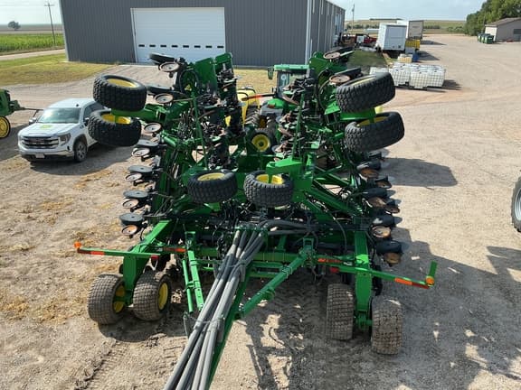 Image of John Deere 1890 equipment image 3