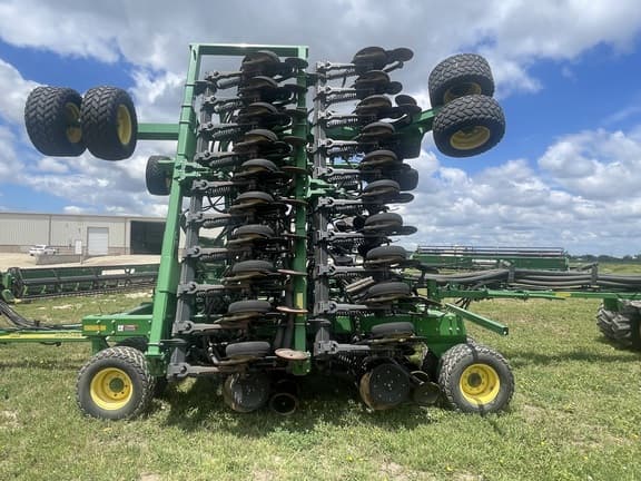 Image of John Deere 1890 equipment image 1