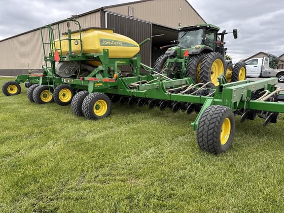 Image of John Deere 1990 Primary image