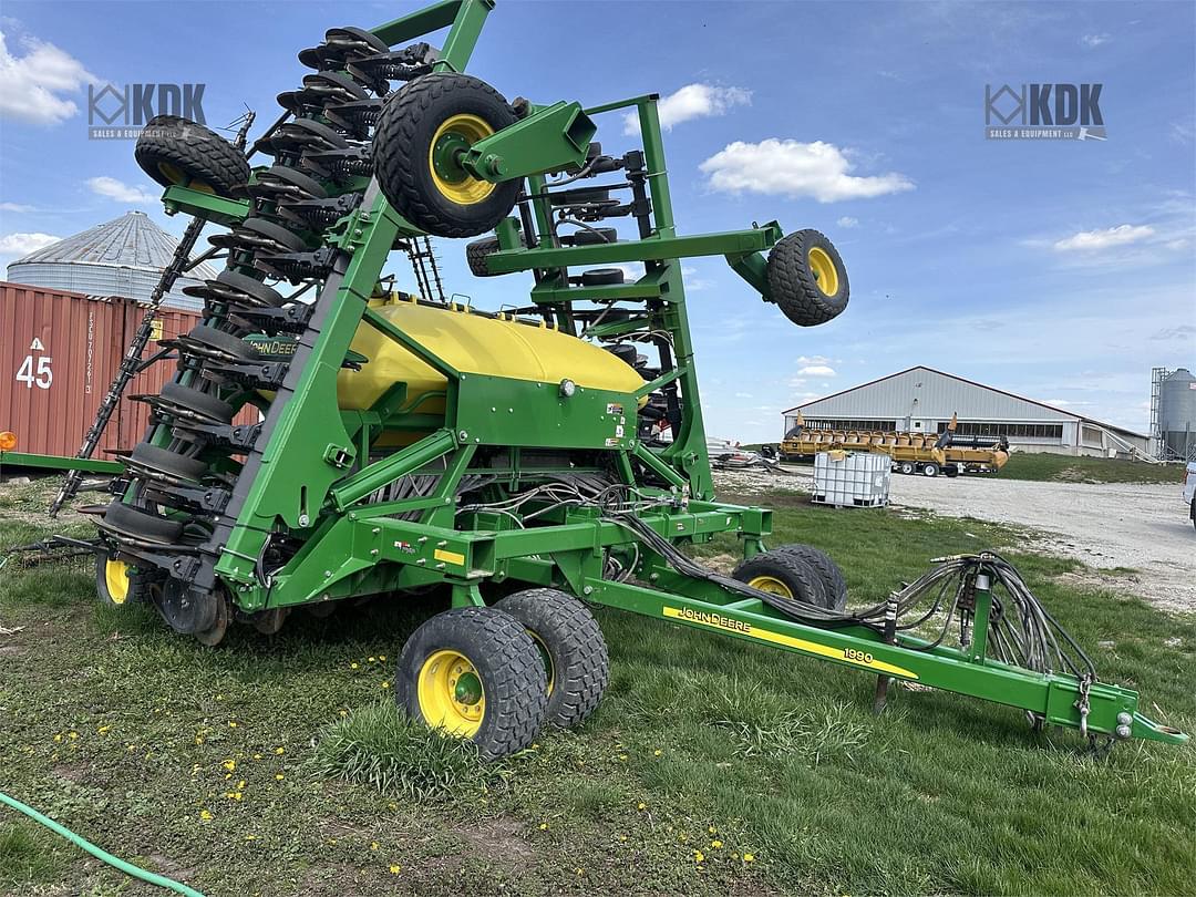 Image of John Deere 1990 Primary image