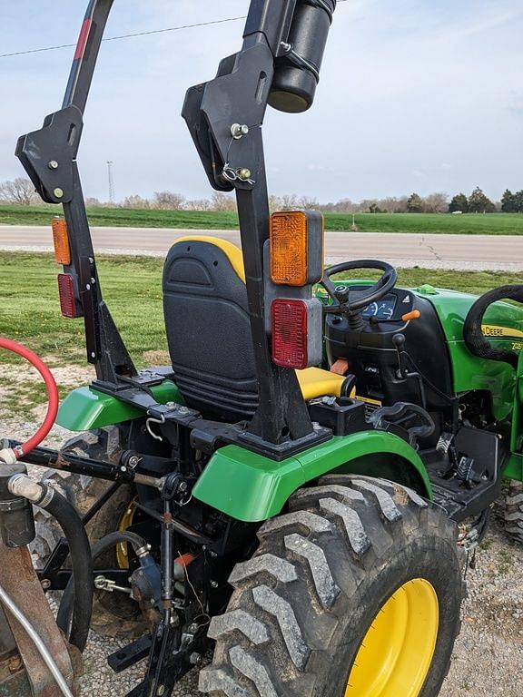 Image of John Deere 2025R equipment image 4