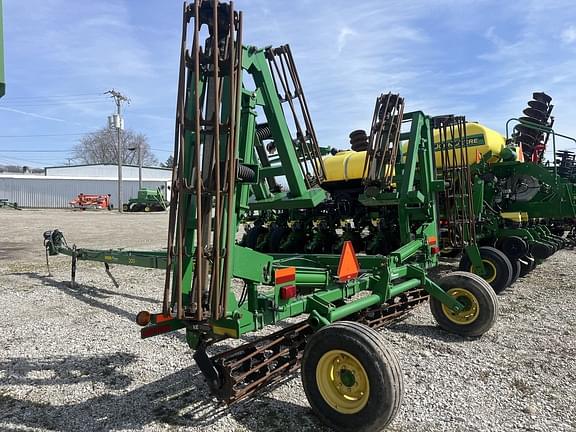 Image of John Deere 200 equipment image 1