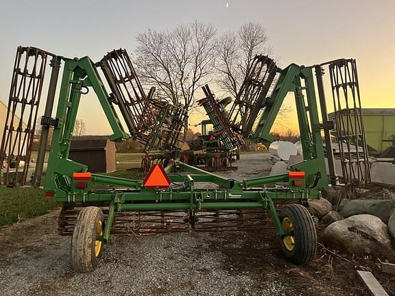 Image of John Deere 200 equipment image 1