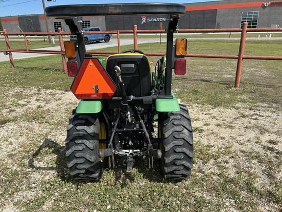 Image of John Deere 2025R equipment image 3