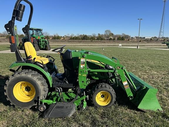 Image of John Deere 2025R equipment image 4