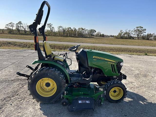 Image of John Deere 2025R equipment image 1