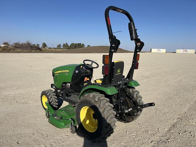 Image of John Deere 2025R equipment image 4