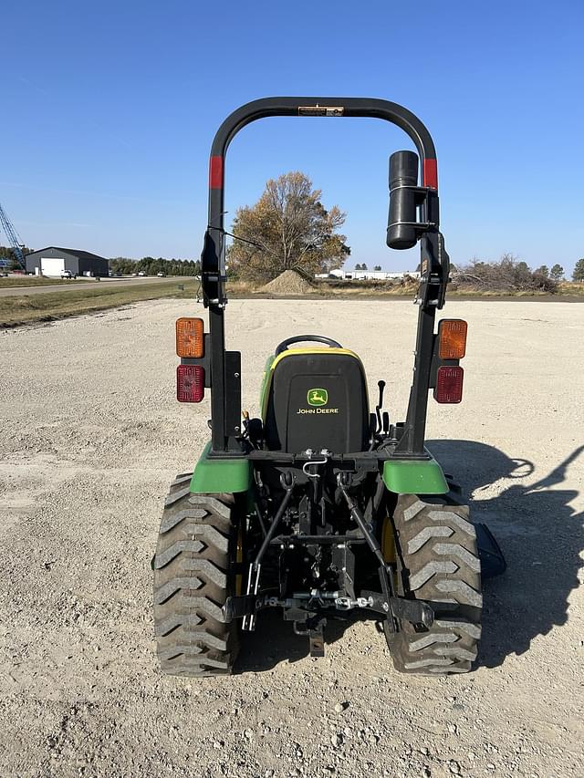 Image of John Deere 2025R equipment image 3