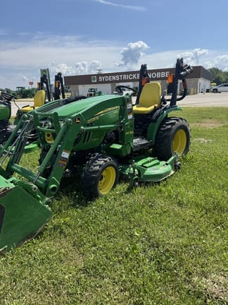 2015 John Deere 2025R Equipment Image0
