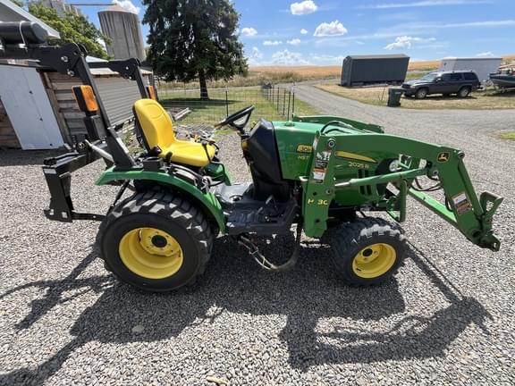 Image of John Deere 2025R equipment image 3