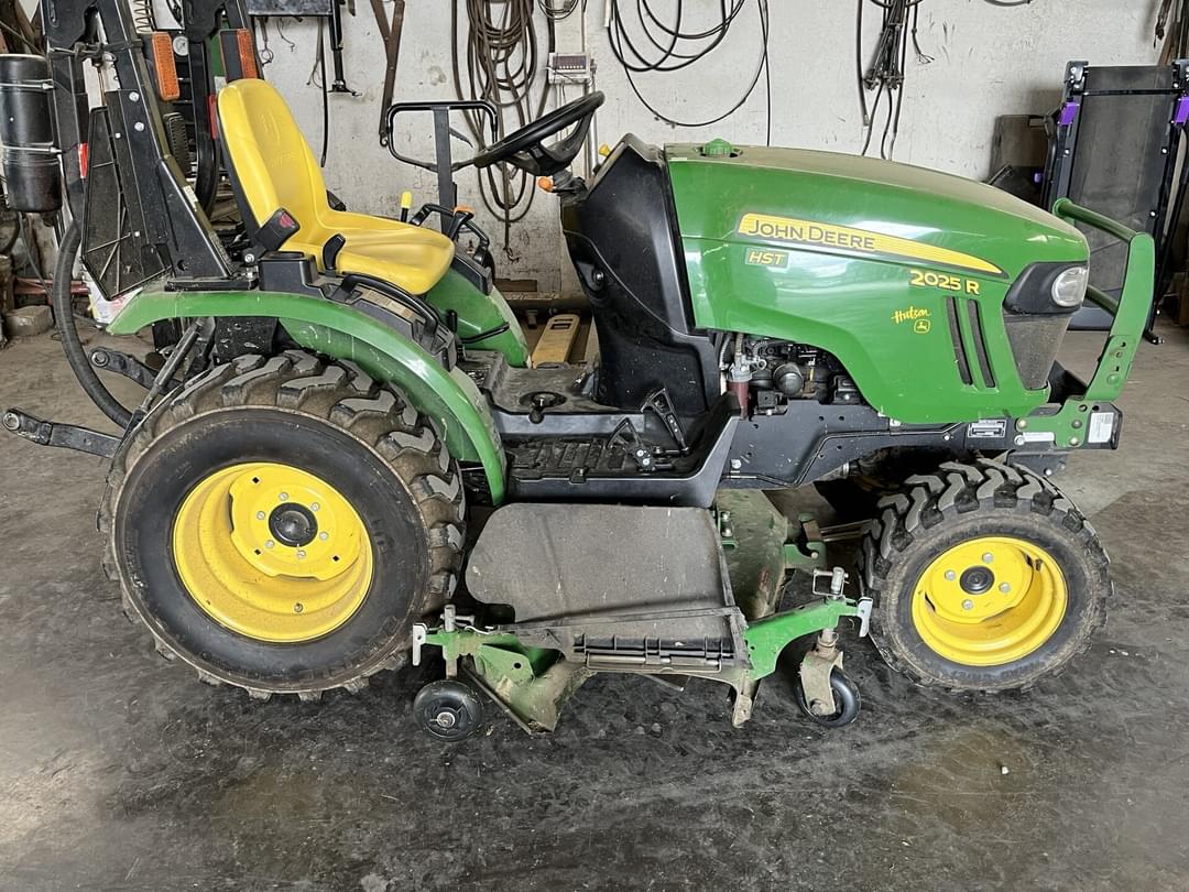 Image of John Deere 2025R Primary image