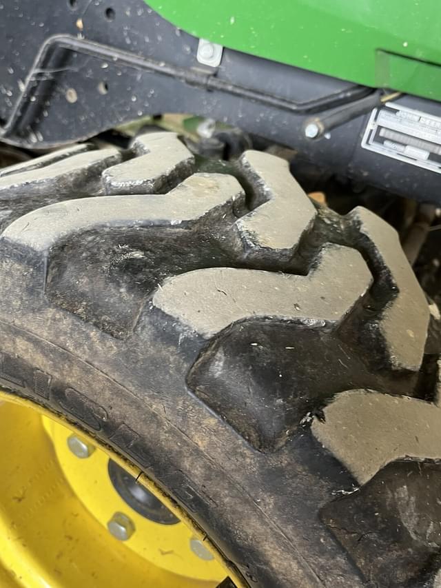 Image of John Deere 2025R equipment image 2