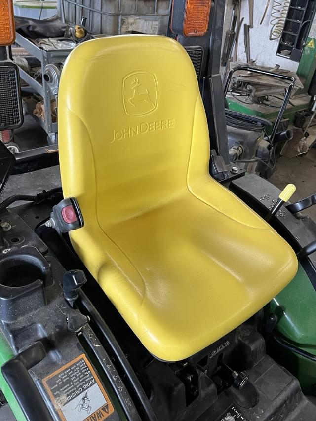 Image of John Deere 2025R equipment image 1