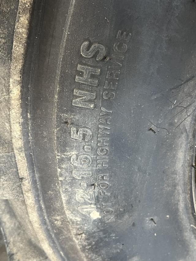 Image of John Deere 2025R equipment image 4