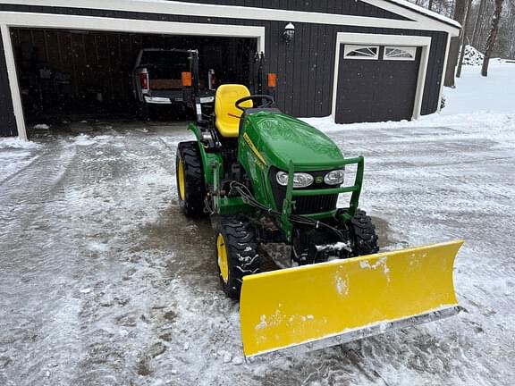 Image of John Deere 2025R equipment image 2