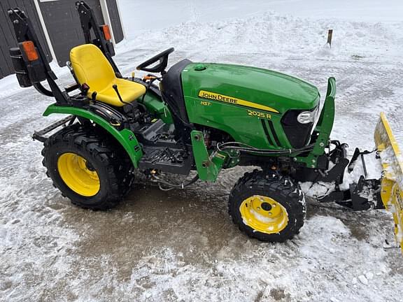 Image of John Deere 2025R equipment image 1