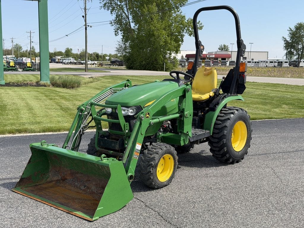 2015 John Deere 2025R Equipment Image0