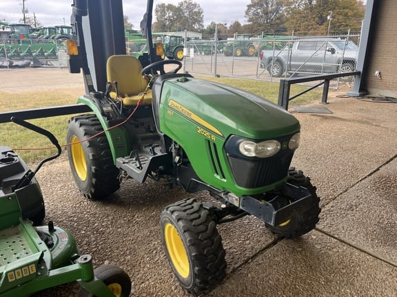 Main image John Deere 2025R