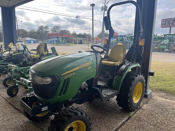 Image of John Deere 2025R equipment image 1