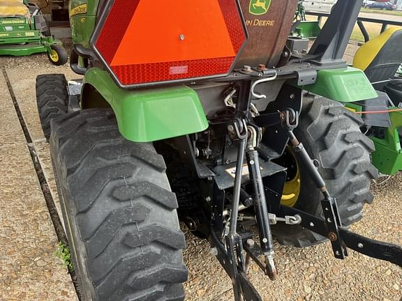 Image of John Deere 2025R equipment image 4