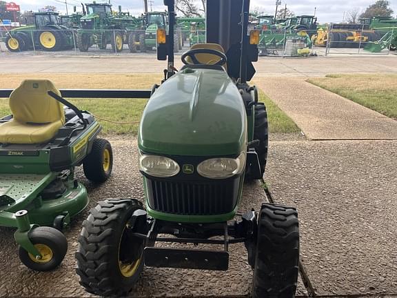 Image of John Deere 2025R equipment image 2