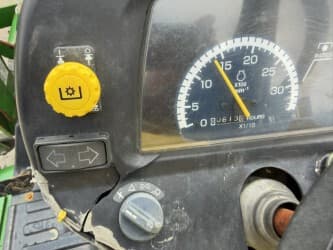 Image of John Deere 2025R equipment image 4