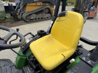 Image of John Deere 2025R equipment image 3