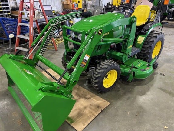 2015 John Deere 2025R Equipment Image0