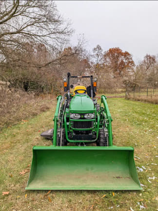 Image of John Deere 2025R equipment image 3