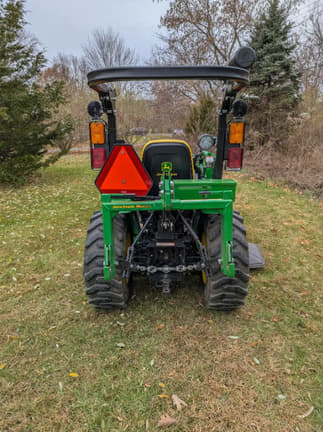 Image of John Deere 2025R equipment image 4