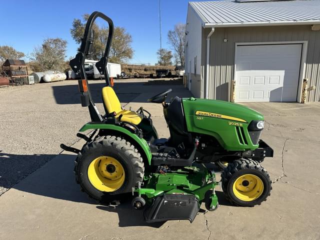 Image of John Deere 2025R equipment image 2