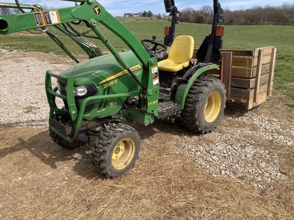Image of John Deere 2025R equipment image 3