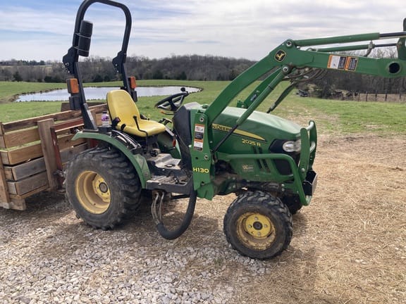 2015 John Deere 2025R Equipment Image0