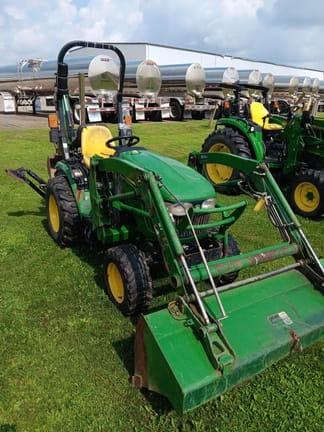 2015 John Deere 2025R Equipment Image0