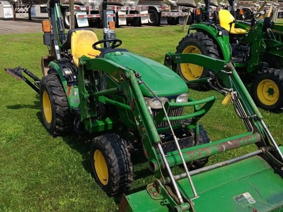 2015 John Deere 2025R Equipment Image0