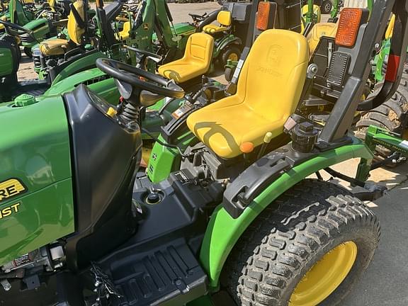 Image of John Deere 2025R equipment image 3